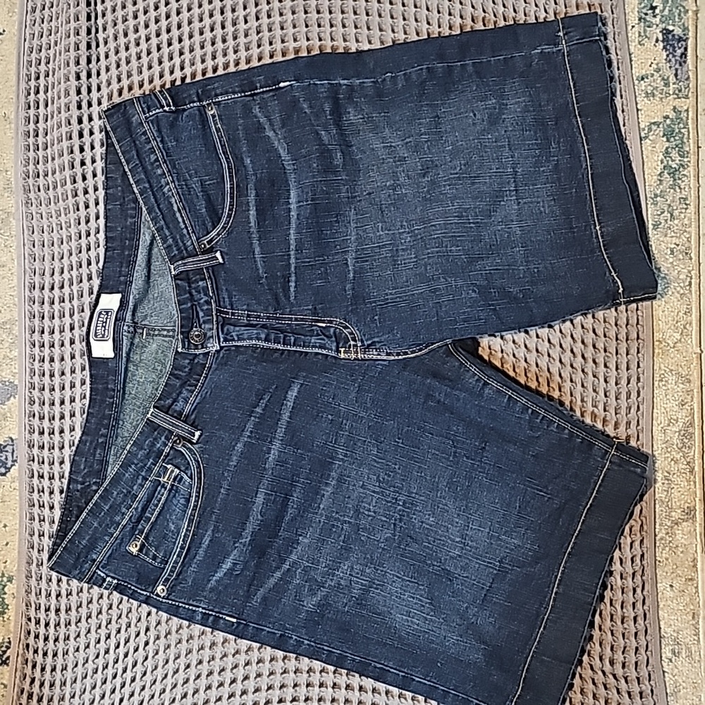 Levi short